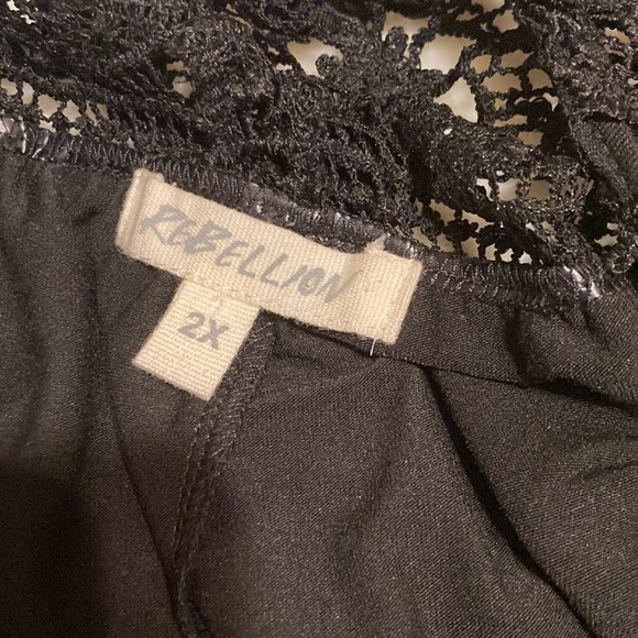 Rebellion black tunic with bell sleeve and lace shoulders - Picture 6 of 6